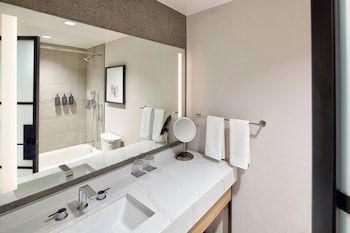 Room, 2 Queen Beds (Mobility Accessible, Roll-In Shower)