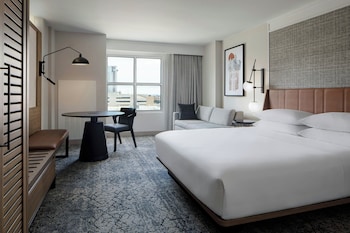 Club Room, 1 King Bed with Sofa bed