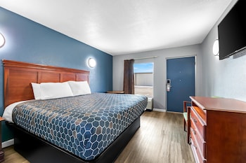 Room, 1 King Bed, Smoking