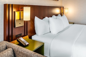 Standard Room, 1 King Bed, Non Smoking (Sitting Area and No Pets Allowed)