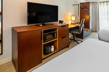 Standard Room, 2 Queen Beds, Ground Floor
