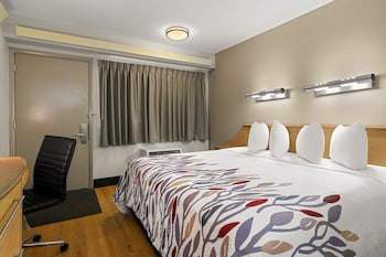Standard Room, 1 King Bed (Smoke Free)