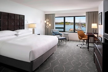 Room, 1 King Bed, Non Smoking, Harbor View (Hearing Accessible)