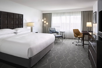 Room, 1 King Bed, Non Smoking, Harbor View (Hearing Accessible)