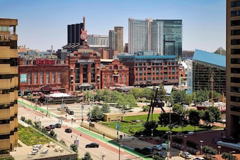 Room, 2 Queen Beds, Partial Harbor View
