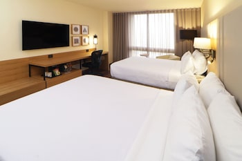 Standard Room, 2 Queen Beds, Club Lounge Access