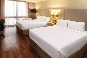 Standard Room, 2 Queen Beds, Club Lounge Access
