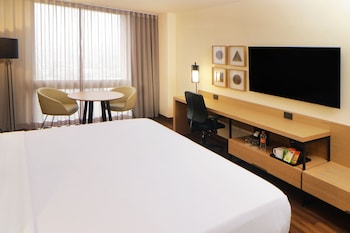 Standard Room, 1 King Bed (Low Floor)