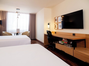 Standard Room, 2 Queen Beds (Low Floor)