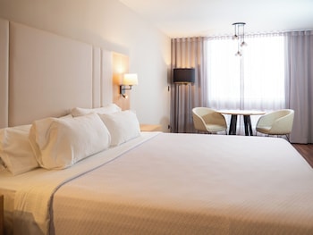 Standard Room, 1 King Bed (Low Floor)