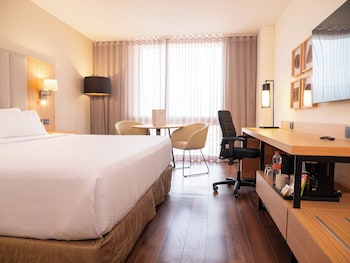 Standard Room, 1 King Bed, Club Lounge Access