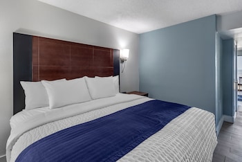 Standard Suite (floors 8 - 10)