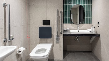 Standard Room, 1 Double Bed, Accessible (Walk in Shower)