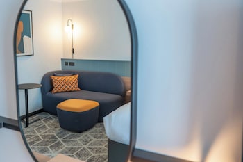 Standard Room, 1 King Bed