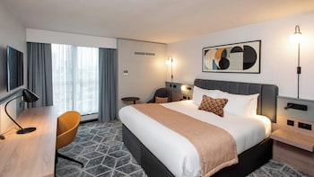 Standard Room, 1 King Bed (Upgraded, High Floor)