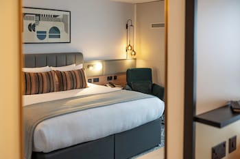 Premium Room, 1 King Bed, Club Lounge Access (Club Floor)