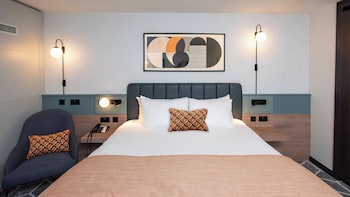 Standard Room, 1 King Bed (Upgraded, High Floor)