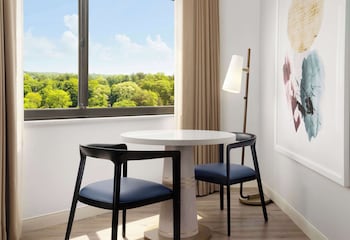 Room, 1 King Bed, Corner