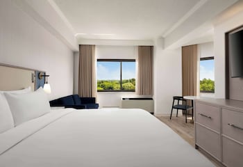 Room, 1 King Bed, Corner