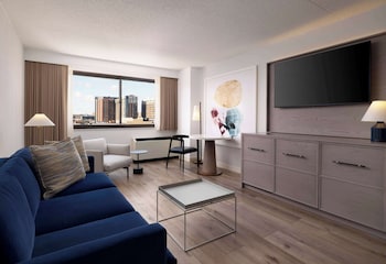 Signature Suite, 1 King Bed with Sofa bed (1 Bedroom)