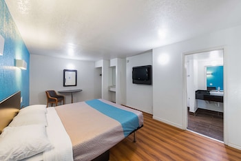 Standard Room, 1 King Bed, Non Smoking