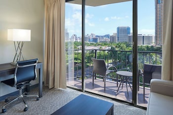 Room (Diamond Head View)