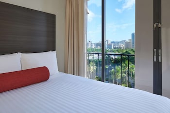 Room (Diamond Head View)