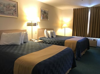 Room, 2 Queen Beds, Smoking