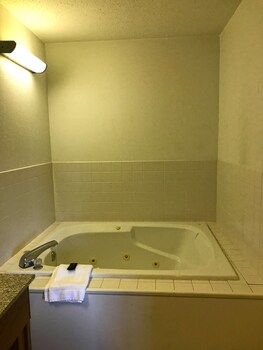 Suite, 1 King Bed, Non Smoking