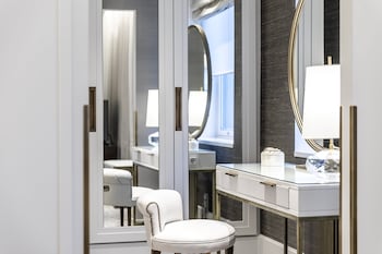 Suite (The Abel)