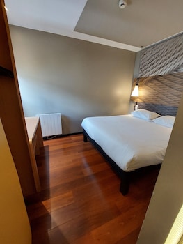 Standard Room, 1 Queen Bed with Sofa bed