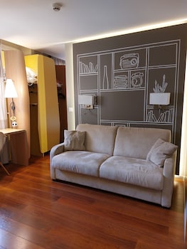 Standard Room, 1 Queen Bed with Sofa bed