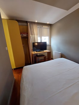 Standard Room, 1 Queen Bed with Sofa bed