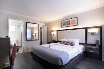 Deluxe Room, 1 King Bed, Bathtub (Non Smoking 1 King Room)