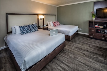 Deluxe Room, 2 Queen Beds, Bathtub (Non Smoking 2 Queen Room- Bathtub)