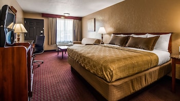 Standard Room, 1 King Bed, Non Smoking, Refrigerator & Microwave (Walk-in Shower;Oversized Room)