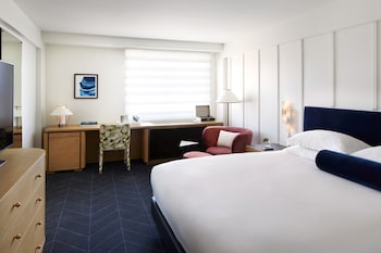 Room, 1 King Bed, Roll-in Shower (Mobility Accessible, Essential)