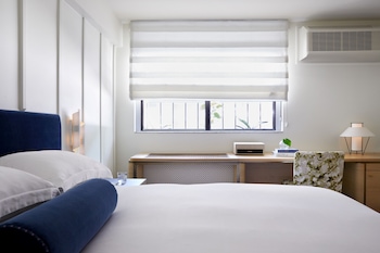 Room, 1 King Bed, Roll-in Shower (Mobility Accessible, Essential)