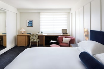 Room, 1 King Bed, Roll-in Shower (Mobility Accessible, Essential)