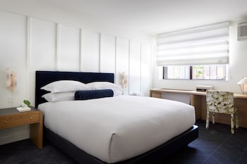 Room, 1 King Bed (Essential)