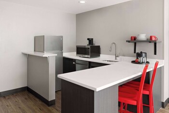 Room, 1 King Bed, Accessible (Mobility/Hearing, Kitchenette)