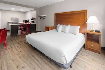 Room, 1 King Bed, Accessible (Mobility/Hearing, Kitchenette)