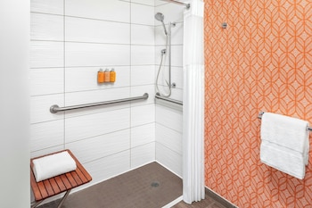Room, 2 Queen Beds, City View