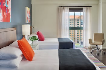 Room, 2 Queen Beds, City View (Mobility/Hearing Access, Roll-In Shwr)