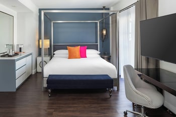 Junior Suite, 1 King Bed with Sofa bed, City View (Balcony)