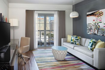 Junior Suite, 1 King Bed with Sofa bed, City View (Balcony)