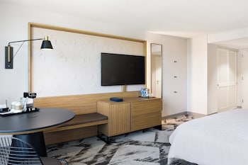 Deluxe Room, 1 King Bed