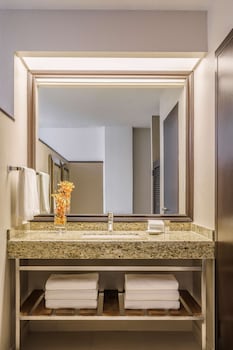 Suite, 1 King Bed (VIP)
