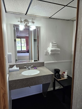 Standard Room, 1 Queen Bed, Non Smoking (Pet Friendly)