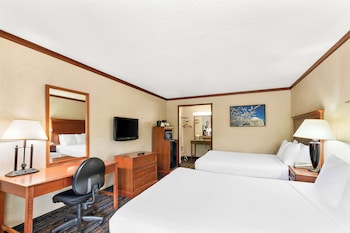 Standard Room, 2 Queen Beds, Refrigerator & Microwave, Poolside (Refrigerator & Microwave)